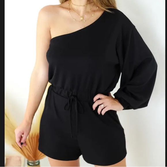 Blue Blush NWT black one shoulder romper - Picture 3 of 4